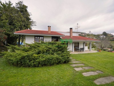Chalet en venta en Barrika, con 4 dormitorios, 3 baños y plaza de garaje