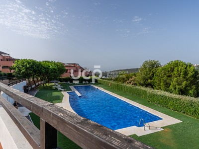 Apartamento en venta en Casares Costa, Casares Costa, con 2 dormitorios, 2 baños, plaza de garaje y trastero