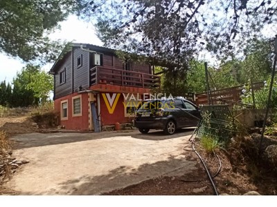 Chalet en venta en Turis, Urbanización Vinya Malata, con 2 dormitorios, baño, plaza de garaje, trastero, balcón, terraza y terreno