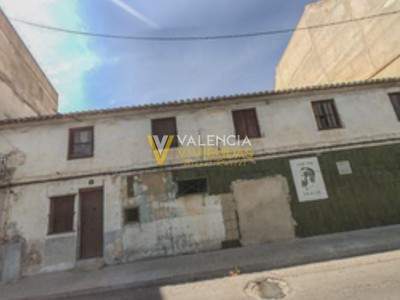 Chalet en venta en Lliria, con 3 dormitorios, 2 baños y terreno