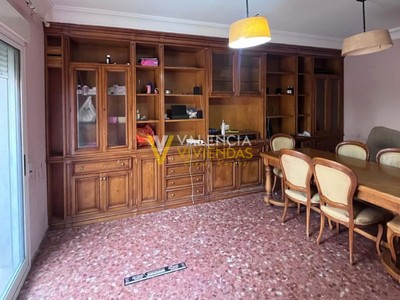 Piso en venta en Picasset, con 3 dormitorios, 2 baños, plaza de garaje, balcón y terraza