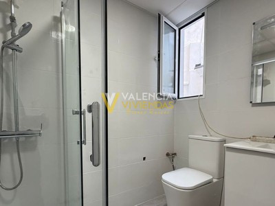 Piso en venta en Valencia, Benicalap, con 5 dormitorios, baño y terraza