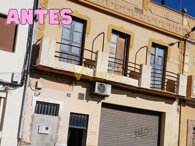 Casa en venta en Valencia, Benimamet, con 5 dormitorios, baño y 3 balcones