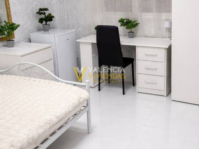 Piso en venta en Valencia, Campanar, con 5 dormitorios y 2 baños