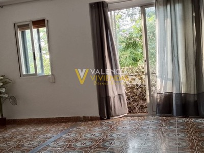 Piso en venta en Alaquás, con 2 dormitorios, baño y balcón