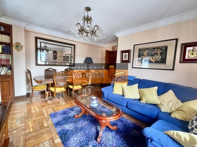 Piso en venta en Bilbao, Santutxu, con 3 dormitorios, baño y terraza