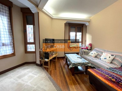 Piso en venta en Bilbao, Santutxu, con 1 dormitorio y baño