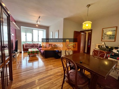 Piso en venta en Bilbao, Santutxu, con 3 dormitorios y baño