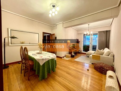 Piso en venta en Bilbao, Solokoetxe, con 4 dormitorios, baño, aseo, trastero y terraza