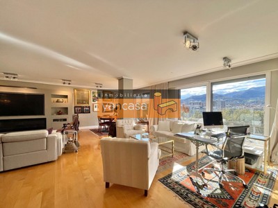 Piso en venta en Bilbao, Abando-moyua, con 2 dormitorios, 3 baños, 2 plazas de garaje, trastero y terraza