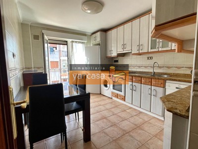 Piso en venta en Bilbao, Begoña, con 2 dormitorios, baño y 2 balcones