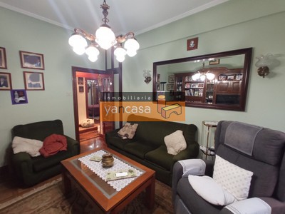 Piso en venta en Bilbao, Santutxu, con 2 dormitorios, baño y balcón