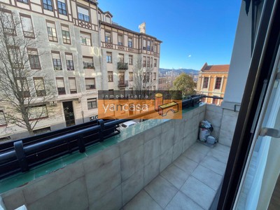 Piso en venta en Bilbao, Solokoetxe, con 3 dormitorios, baño y balcón