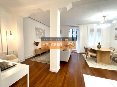 Piso en venta en Bilbao, Casco Viejo, con 3 dormitorios, 2 baños y trastero