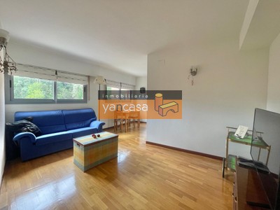 Piso en venta en Bilbao, Santutxu, con 2 dormitorios, baño, plaza de garaje y trastero