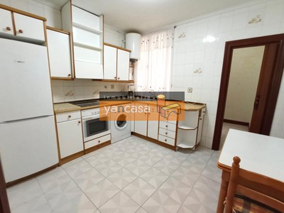 Piso en venta en Bilbao, Santutxu, con 2 dormitorios, baño y trastero