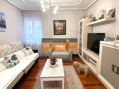 Piso en venta en Bilbao, Santutxu, con 2 dormitorios, baño y trastero