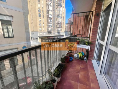 Piso en venta en Bilbao, Solokoetxe, con 3 dormitorios, 2 baños y terraza