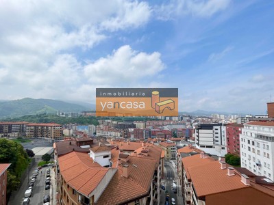 Piso en venta en Bilbao, Solokoetxe, con 3 dormitorios, baño, trastero y terraza