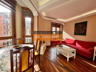 Piso en venta en Bilbao, Santutxu, con 2 dormitorios y baño