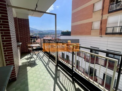 Piso en venta en Bilbao, Santutxu, con 2 dormitorios, baño y terraza