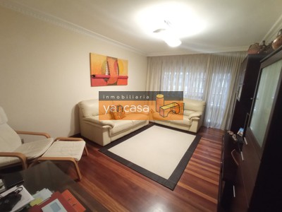 Piso en venta en Bilbao, Santutxu, con 3 dormitorios, 2 baños, plaza de garaje y balcón