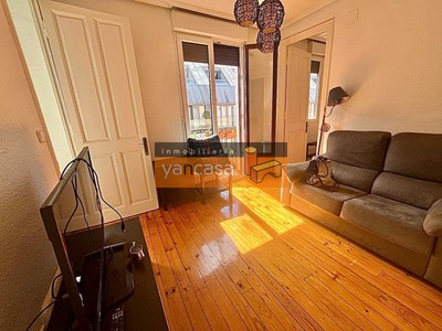 Piso en venta en Bilbao, Amezola, con 2 dormitorios, baño y balcón