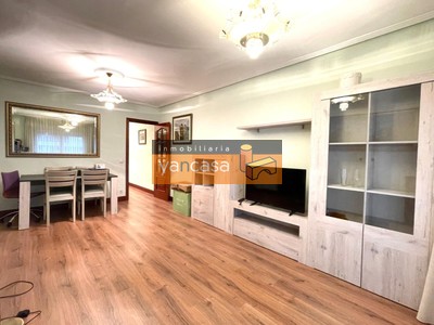 Piso en venta en Bilbao, Santutxu, con 2 dormitorios, baño y terraza