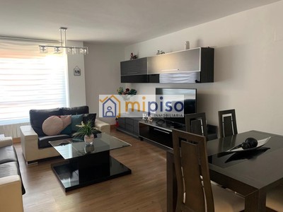 Piso en alquiler en Bercial, Getafe, con 3 dormitorios, baño y plaza de garaje