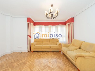 Piso en alquiler en Getafe, Kelvinator, con 3 dormitorios, baño y plaza de garaje