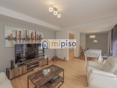 Chalet en venta en Getafe, Los Molinos, con 3 dormitorios, 2 baños, aseo, 2 plazas de garaje y trastero