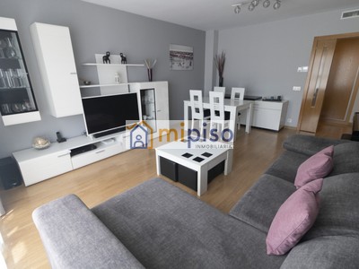 Piso en venta en Getafe, Los Molinos, con 3 dormitorios, 2 baños, 2 plazas de garaje y trastero