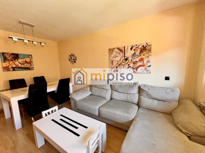 Piso en alquiler en Getafe, Los Molinos, con 3 dormitorios, 2 baños, 2 plazas de garaje, trastero y terraza
