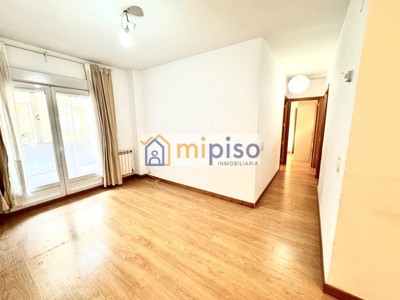 Piso en alquiler en Getafe, Universidad, con 3 dormitorios, baño y terraza