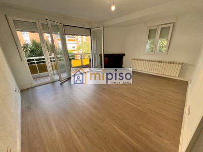 Piso en venta en Getafe, Juan De La Cierva, con 4 dormitorios, 2 baños y terraza