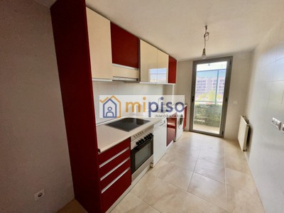 Piso en venta en Getafe, Los Molinos, con 3 dormitorios, 2 baños, 2 plazas de garaje, trastero y terraza