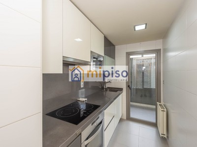 Piso en venta en Getafe, Buenavista, con 3 dormitorios, 2 baños, 2 plazas de garaje y trastero