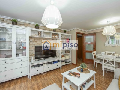 Piso en venta en Madrid, Villaverde Alto, con 3 dormitorios, 2 baños y 2 terrazas