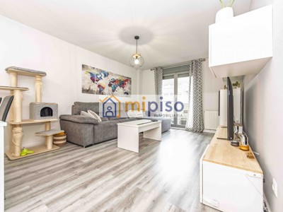 Piso en venta en Getafe, Los Molinos, con 3 dormitorios, 2 baños, 2 plazas de garaje, trastero y 2 terrazas
