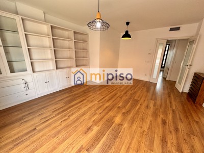 Piso en alquiler en Getafe, Los Molinos, con 3 dormitorios, 2 baños, 2 plazas de garaje y trastero