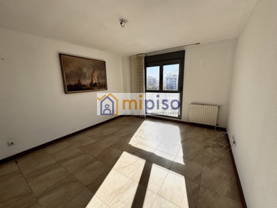 Piso en venta en Getafe, Los Molinos, con 3 dormitorios, 2 baños, 2 plazas de garaje y trastero