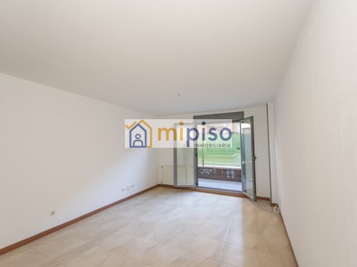 Piso en venta en Getafe, Los Molinos, con 3 dormitorios, 2 baños, 2 plazas de garaje, trastero y terraza