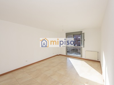 Piso en venta en Getafe, Los Molinos, con 3 dormitorios, 2 baños, 2 plazas de garaje y trastero