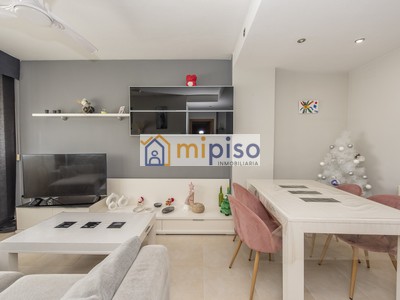 Piso en venta en Parla, Parla Este, con 3 dormitorios, 2 baños, plaza de garaje y trastero
