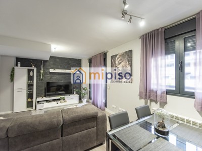 Piso en venta en Getafe, Buenavista, con 3 dormitorios, 2 baños, plaza de garaje, trastero y terraza