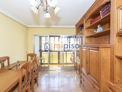 Piso en venta en Getafe, con 3 dormitorios, baño, plaza de garaje y terraza