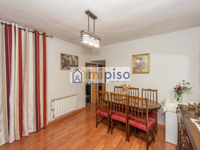 Piso en venta en Getafe, Universidad, con 3 dormitorios y baño