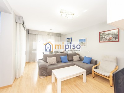 Piso en alquiler en Getafe, Los Molinos, con 3 dormitorios, 2 baños, 2 plazas de garaje, trastero y 2 balcones