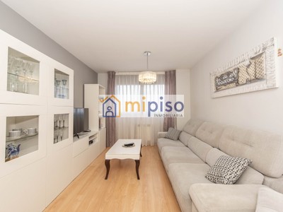 Piso en venta en Getafe, Los Molinos, con 3 dormitorios, 2 baños, 2 plazas de garaje y trastero