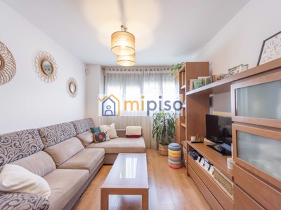Piso en venta en Getafe, Los Molinos, con 2 dormitorios, baño, 2 plazas de garaje y trastero